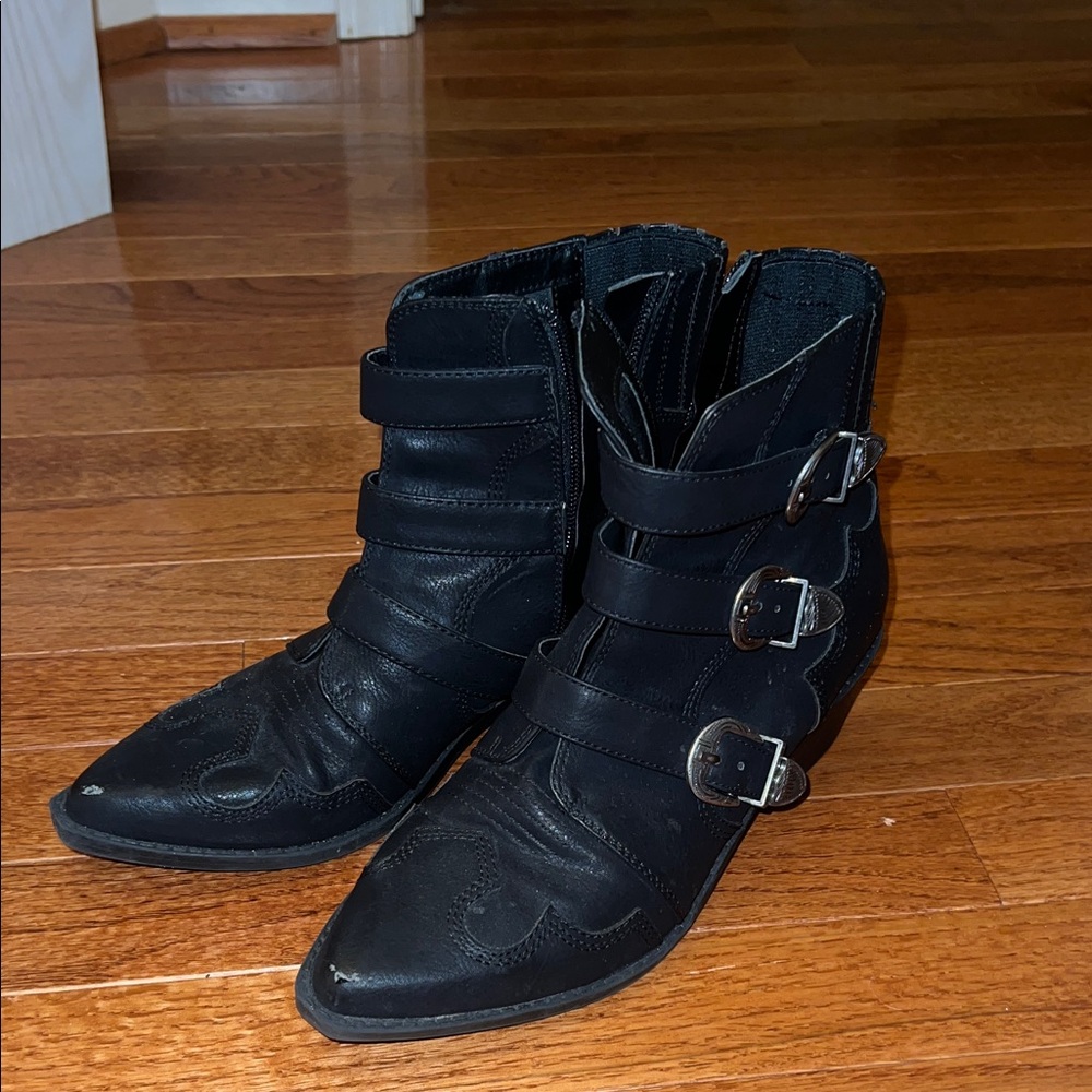 Indigo Rd. Black Western Buckle Strap Pointed Toe Moto Booties Women’s Size 6.5